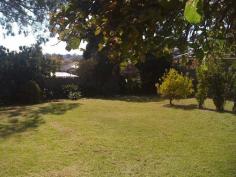 9 Jervis Street Camberwell VIC 3124 Perfectly located off Toorak Road, this home is minutes away from Toorak Road caffes, shop, Trams, Park and School nearby. This Generous allotment of approx 945 Sqm (18.25 X 51.9) approx with NORTH facing backyard offered plenty of potential for perfect home site or multi dwelling development (STCA) Internally this Californian bungalow comprises of 3 Spacious bedrooms, Lounge area with OFP, kitchen / meals area opening to a study area and laundry.