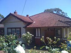 9 Jervis Street Camberwell VIC 3124 Perfectly located off Toorak Road, this home is minutes away from Toorak Road caffes, shop, Trams, Park and School nearby. This Generous allotment of approx 945 Sqm (18.25 X 51.9) approx with NORTH facing backyard offered plenty of potential for perfect home site or multi dwelling development (STCA) Internally this Californian bungalow comprises of 3 Spacious bedrooms, Lounge area with OFP, kitchen / meals area opening to a study area and laundry.