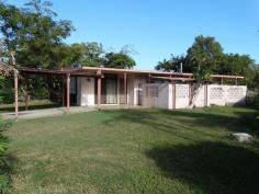 Kelso, QLD, 4815 Opportunity for the handyman to make a few dollars, spacious lowset
three bedroom home with a large open plan living and kitchen area.
Large 809m2 allotment with private barbeque area and single carport,
this would be an ideal investment property for the astute handyman.
Three bedrooms
1 Bathroom
1 Carport