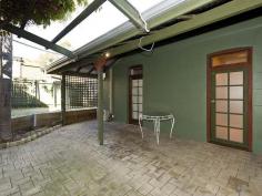 29 Hampton Rd Fremantle WA 6160 Blend of Modern and Heritage 3 Bedrooms 2 Bathrooms / Semi Ensuite with WC Reverse Cycle Air/con Split System Gas Cooking French Doors to Paved Courtyard Low maintenance Gardens Separate Studio / Flat Parking for up to 3 Vehicles Mezzanine Upstairs with Exposed Beams 3 Minutes to Beach or Fremantle Central