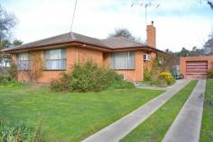 7 View Street Mansfield VIC 3722 SOLID, STURDY & CLOSE TO SCHOOLS! -Sturdy brick veneer family home on a large & private block -Excellent location, close to schools and a quick walk down town -3 bedrooms plus study/sunroom, central bathroom & separate laundry & W/C -Lounge with gas heater & A/C, separate combined kitchen & meals area -Good easy-maintenance backyard with single garage plus garden shedding -Excellent offering for first home buyers & investors alike - act quickly!