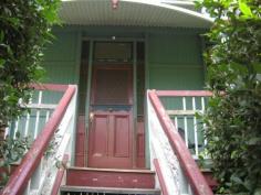 20 Chubb Street, One Mile, QLD Appealing character home. Dwelling features open front verandah, 3
generous bedrooms, formal lounge with pot belly stove, separate dining,
polished floors, 10ft ceilings, modern kitchen with bench space. No
flood. Currently tenanted the home requires maintenance work, which
will greatly enhance the property. Allotment 542m2. Bus transport at
the door. Walk to Primary school and local shops. Ipswich CBD,
university, Riverlink shopping complex some 6-8 minutes away by vehicle.