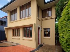 309 Cornwall Street GREENSLOPES Qld 4120 Quality living for students and professionals alike! * Owner pays electricity, gas, water, Foxtel and Internet. * Large A/C Rooms fully furnished with own TV * Open plan layout, Modern Kitchen. * 2 Storey - 6 Bedrooms and 2 bathrooms * Full electronic keypad access system. * Airconditioning and Foxtel in every Room Centrally located - close to Shopping Options, Bus and Cafés at Stones Corner, PA Hospital, Buranda Centro etc...