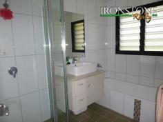 Herbert NT 0836 Located in the popular Herbert area is this near new rendered blockwork home consisting of 4 bedrooms, main has an ensuite and walk in robe, airconditioned throughout, built in robes, tiled internal laundry, separate bath and shower, large screened entertaining area, double u/c carport, 3 phase power, 10l/s bore, fully fenced, fruit trees, mostly native bush, on 5 acres.