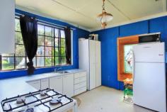 66 Attunga Street Tamworth NSW 2340 If you are looking for an original slab timber cottage over 100 year old this could be for you. Cosy
open fire,polished timber floors, updated kitchen and bathroom. 2 good
sized bedrooms, situated on a large 1012m2 Block. Currently tenanted at
$200 per week. Property ID 3421 Bedrooms 2 Bathrooms 1 Garage 2 Flooring Land Content Land Size N/A approx. Units in Complex