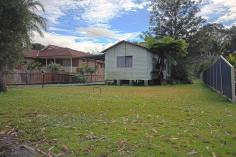 153 Geoffrey Road, CHITTAWAY POINT NSW 2261 Full Description : Offers above $280,000
OPEN HOUSE 30/08/14- 3pm-3:30pm
This one bedroom home is situated in such convenient location, features
lounge, dining room, kitchenette, bathroom, and a carport on a large
725sqm block of land. It is so close to Tuggerah Westfield Shopping
Centre, Tuggerah Business Park, Tuggerah Railway Station, 6 minutes’
drive to freeway and 250 metres from the waterfront Sunshine Reserve
& boat ramp,and only a short drive to beaches.