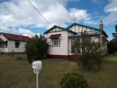 44 Archibald Street, Stanthorpe Located close to the Hospital, this weatherboard home has 2 bedrooms
plus sleepout or 3rd bedroom, kitchen with electric stove and dining
area, lounge with wood combustion heater, bathroom and laundry. Only 2
blocks to Quart Pot Creek Parkland and another 2 blocks to the main
street shops. For sale at $200,000neg.