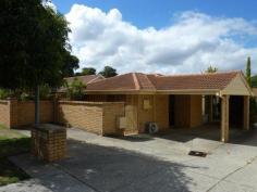 1/4 RIVETT WAY, BRENTWOOD OPEN Wednesday 13 August from 3:30 to 3:45pm Quietly located neat 3
bedroom, 1 bathroom villa. Separate front lounge, kitchen and meals
leading out to paved secure yard. Reverse cycle airconditioning, gas
point, robes to all bedrooms, security doors throughout single carport
but room to park additional vehicle. Great location close to park,
train, river and shops. Rossmoyne and Applecross High School Zones.
Available Now. Sorry no pets and no online applications accepted.