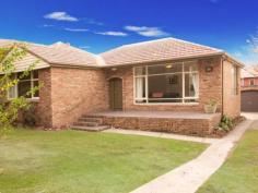86 Frenchs Forest Rd Seaforth NSW 2092 Move Right In, Comfortable Family Living
Basking in a perfect rear north aspect on a generous 575sqm parcel of
land, this single level brick home offers easy care family living.
Thoughtfully set back more than 12 metres from the street to offer
maximum privacy the property boasts an ultra-convenient address, with
city buses, Seaforth Public School and local shopping just footsteps
from the front door.
A contemporary floor plan with open plan L-shaped lounge/dining flows
off the modern kitchen which features "as new" quality gas appliances
and a wonderful sunny outlook over the back yard. All three bedrooms are
a good size with built-ins to two. The full bathroom is
well-maintained and presented with modern vanity and separate bath and
shower. Outside boasts a sunlit level grassed yard and over-sized single
garage with storage plus coveted off street parking for 4+ extra cars.
Further property features include:
Extra-large laundry with possible granny flat/rumpus room potential
Versatile utility room off kitchen
Gas hot water and heating outlets
Under-house storage
Also presenting a wonderful opportunity to transform or redevelop (STCA)
and gain sweeping views to Manly via a 2nd storey addition, this
property will appeal to various markets and is a must to inspect.
Details: Justine Hallows 0419 616 596
Alex Lechner 0408 563 733
Property Snapshot
Property Type:
House
Aspect Views:
North facing
Features:
Dining Room