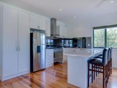 292 Dundas St Rye VIC 3941 292 Dundas Street Rye Back Beach Bargain! This
striking 3 bedroom home blends effortlessly within its rugged coastal
setting, and offers Purchasers an ideal getaway with all the modern
comforts. Featuring gorgeous timber floors, a fabulous gourmet kitchen
and a terrific split-level floor-plan, this sensational home offers
contemporary living in a great location at an amazing price. Also
featuring; gas ducted heating, gas log fire, ensuite bathroom and huge
garaging space. Call today! View Sold Properties for this Location View Auction Results General Features Property Type:House Bedrooms:3 Bathrooms:2 Land Size:909 m² (approx)