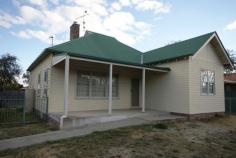 5/64 Claude St Madgwick NSW 2350 This 3 bedroom home is in close proximity to the University of New England Large lounge room with gas heating. Open plan kitchen/dining area catches the northern sun Plenty of cupboards. Sunny northern verandah, Lock-up garage & Fully fenced yard There is nothing for you to do, just move in