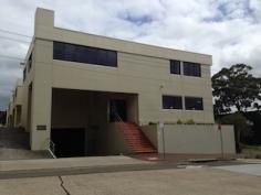 12-18 Clarendon St Artarmon NSW 2064 ARTARMON STRATA OFFICE WAREHOUSE UNIT Under Instructions From Blair Pleash of Hall Chadwick Highlights: - Prime strata office warehouse unit - Strata area: 299m2 - A grade office fit out - 4 car spaces - 4 metres storage clearance AUCTION: TUESDAY, 17 DECEMBER 2013 CONTACT MICHAEL MANNIX 0411 175 980