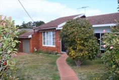 Katoomba, NSW 2780 ECHO POINT PRECINCT"
This well crafted family home of
double brick construction with a terra cotta tiled roof. Located only
minutes stroll to the Coffee, Souvenir shops and Plaza, with the world
heritage Blue Mountains National park, stunning cliff views, famous
Three Sisters, bushwalks and waterfalls close by.
* LEVEL 1113 SQM NORTHFACING MATURE GARDEN BLOCK.
* 3 BEDROOMS
* SEPARATE DINING
* SPACIOUS LOCK UP GARAGE
* DOUBLE GLAZED SUNROOM
* HUGE DETACHED STORAGE WORKHOP + GARDEN SHED
* FULLLY FENCED
* ALL SERVICES CONNECTED