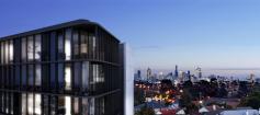 40 Collins St Essendon VIC 3040
COLLINS & QUEEN ESSENDON
COLLINS & QUEEN ESSENDON BRINGS YOU
CLOSER TO THE CITY IT BELONGS TO.
WITH MELBOURNE RESOUNDINGLY ECHOED IN ITS
URBANE MOODS AND COOL FAÇADE, IT DRAWS
IN THE CITY'S EDGE. RISING CONFIDENTLY IN A
STREETSCAPE THAT'S BOLD AND VIBRANT,
IT STANDS AS PART OF AN EVOLVING ESSENDON.
SEAMLESSLY FOLDING INTO PLACE, COLLINS &
QUEEN CAPTURES MELBOURNE LIVING IN ONE OF
ITS PREFERRED LIFESTYLE PRECINCTS.