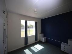 1/6 Casino Ct Portland VIC 3305 This 2 bedroom unit is located close to childcare and aged care
facilities and is ripe for renovation.The unit offers open plan
kitchen/dining/lounge area and both bedrooms have built in robes.This
property will be priced to sell. Start your investment portfolio
today.For an inspection please contact Portland Seaview Real Estate.