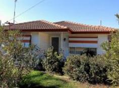 9 Olive Ln South Tamworth NSW 2340 FOR SALE $225,000 Well established 3 bedroom home located in central south tamworth conveniently located to schools, shops, child care centres & public transport. Featuring a serarate office/ 4th bedroom, some built in wardrobes, tidy kitchen, serarate toilet, rear sitting area & well established yard. Home has brand new carpet, paint is in good shape, gas point for heating, near new split reverse cycle air conditioning plus ducted evaporative cooling. Vehicles have separate carport plus back yard garage. All fencing is in excellent condition. PROPERTY DETAILS Property Id: 61409190 Land Size: 836.0 Metres² Municipality: Tamworth Available: July 18, 2014 INSPECTION TIMES Open House - September 6, 2014 (1:00 pm to 1:30 pm) 9 Olive Lane TAMWORTH