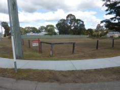 40 River Street Logan Village Qld 4207
This large block is now available for the first time. Right in the township, with walking distance to everything.
Features include:
2461m2 Block Flood Free
Great development opportunity
Or Build that perfect home
Fully fenced
Town Water
Logan River close by.
Primary School across the road.
Childcare next door
Easy walk to main centre