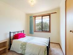4/2 Dick Street, Castlemaine, Vic 3450 - Comfortable Brick 4/2 Dick Street Castlemaine Vic 3450 Comprised of separate lounge with gas heating. Kitchen gas cooking and
HWS, abundant storage cupboards, and adjoining meals area, two bedrooms -
queen size, with built in robes, bathroom and separate laundry
facilities. Outside there is a brick paved courtyard and a single
carport for off street parking. The property is all fenced and situated
approximately
1 km to Castlemaine's CBD and shopping centre. Located on bus route and very handy to market which is held each Saturday.