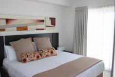 106/11 ELLENBOROUGH Ipswich Qld 4305 You wont find much better than to live in or invest in this executive
Apartment in the very central and beautifully appointed Aspire
Apartments. The Unit is finished with quality fittings including
stainless steel appliances. Located on the first floor
overlooking the pool and with views across to St Marys Cathedral and
sporting fields, there is one bedroom with built-in robes, large
bathroom incorporates laundry facilities, tiled kitchen/dining area and
carpeted living area. The multi-purpose balcony extends the living area
to al fresco. The Apartment building includes a gymnasium,
sauna, beautiful lap pool, meeting and screening rooms and basement
security parking. The building is only a few minutes walk to the CBD,
Cinemas, restaurants and now very handy to the footbridge link to
RiverLink shopping Centre.
