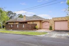 1/36 Windsor Avenue Mount Waverley VIC 3149 Gracious 3 Bedroom Villa on a Approx 512m2 Corner Block Cleverly located within central Mount Waverley and MWSZ (STSA), this 3 bedroom brick veneer Villa with its own character and charm, would be appealing to first home buyers, property investors, downsizers and to anyone looking for affordable and convenient living within central Mount Waverley. The home features 3 generous sized bedrooms, formal lounge, family/rumpus area, central bathroom, open plan kitchen and dining area that leads to a paved backyard entertainer. Gas heating and air conditioning will keep you ready for all seasons. Minutes away from train station, schools, shops, public transport, and all amenities within central Mount Waverley, this is no doubt a hidden gem that is up for grabs now. Inspect and invest, you will not regret! General Features Property Type: Unit Bedrooms: 3 Bathrooms: 1 Land Size: 512 m² (approx) Outdoor Features Garage Spaces: 2