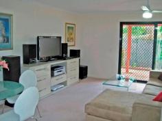 3/ 5 Townsend Road Buderim Qld 4556 An ideal opportunity for singles, couples or investors looking for an excellent location within short walking distance to the Buderim Village shops, restaurants and easy access to our university and the motorway for Brisbane commuters. Our best beaches & the Sunshine Coast Plaza are just a short drive away. This large townhouse is set out on two levels with three spacious bedrooms, two bathrooms and a massive storage area upstairs.
