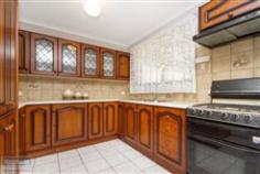 18 Kensington Way Burton SA 5110 A charming Kensington Palace! This charming palace for a home is well positioned & poised for those who appreciate quality & simplicity in living whilst providing you with that warm & inviting homely feel. Being well positioned will be at the top of your list with this home due to its flexible & easy access to all public transportation, Springbank Shopping amenities including Woolworths, Australia Post, Pharmacy, Doctor & endless tasty takeaway facilities, public school, walking trails & waterways all within walking distance from your front door. Sounds like you? Then this is just the place for you! PROPERTY FEATURES INCLUDE: * Built in 1985 with fresh updates & improvements * 114sqms of light, airy & functional living space * 582sqm secure allotment for the kids & pets to frolic happily & freely * Ducted evaporative A/C, gas heating & reverse cycle A/C for year round comfort * Formal lounge on entry with a provision for a second living area to establish the kids * Charismatic gas kitchen with pantry, cupboard space as far as the eye can see & garden views * Casual dining for your wining & dining entertainment requirements General Features Property Type: House Bedrooms: 3 Bathrooms: 1 Building Size: 114.00 m² (12 squares) approx Land Size: 582 m² (approx) Outdoor Features Garage Spaces: 1 Other Features Property Type: House