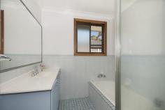 32 Castle Dr Lennox Head NSW 2478 2 homes on a large 1193m2 block Rental returns of up to $940 p.w 1st home - 4 x bed, 2 x bath, 5th bed/study, open plan living area, kitchen, dining area, rumpus room, air conditioner + solar hot water. Currently rented at $540 p.w 2nd home - 2 x bed, 2 x bath, separate w.c + laundry, open plan living area + separate dining area off kitchen. Realistic rental of $350-$400 p.w Sensational opportunity for savvy buyers.