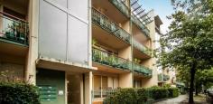 2/81 Dodds Street Southbank VIC 3006
Located
in Southbank's highly sought after precincts , this amazing apartment
situated in the Kings Park on Southbank' complex, only minutes from
public transport, Southbank Promenade, Crown Casino and the Botanical
Gardens set on a quiet, leafy street is simply stunning.
This 2 bedroom apartment enjoys a fantastic lifestyle options on the
edge of the CBD. Offering a wonderful floor plan including a tidy
kitchen with plenty of storage, open plan living and dining opening onto
a private court yard.
High, soaring ceilings enhance the spacious. Two large bedrooms with
BIR, study area, a tidy kitchen , central bathroom with a bath, euro
style laundry .
Further inclusions: Central air conditioning, 1 private car space,
use of the resort style heated leisure pool and spa, fully equipped
gymnasium, golf practice nets and a tranquil bbq area.
This is a rare opportunity to purchase in this low-rise complex ! Inspect to be impressed..........