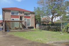 4/580 Old South Head Rd Rose Bay NSW 2029 Presenting a great opportunity to occupy this light filled over-sized, top floor two bedroom unit.
You get!
- Main bedroom with sun room
- Well maintained kitchen that extends out onto a sun room
- Art Deco bathroom
- Internal Laundry
- Large shared yard
- Car space
Open Inspection: Saturday 6th September 2014, 10.30am - 10.45am