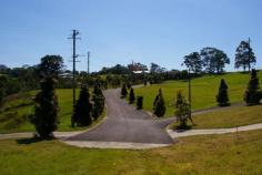 18 Greenfields Court Maleny Qld 4552 Country living, and less than five minutes away from Maleny's shop and
facilities. Easy walk to the high school and child care. Easy to build
on block adjacent to farmland. 2482m2 with rural outlook. Pathways and
parkland close by.