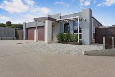 1/12 Mulga Pl West Albury NSW 2640 Low Maintenance & Modern!
3 Beds | 2 Baths | 2 Cars
For Sale Price: $280,000
Located in West Albury, this modern, 3 bedroom, 2
bathroom unit offers purchasers an excellent opportunity to enter the
property market at an affordable level, either as a first home buyer or
as an investor.
Built by Trentwood Homes, the property offers a low maintenance yard
with side access, feature walls throughout, down lights, a sleek modern
kitchen with ample storage and a gas fireplace under the alfresco area -
perfect for entertaining outdoors on cooler evenings.
With all services available and only 2 units on the property, this is an opportunity not to be missed.