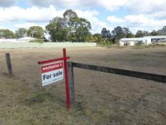 40 River Street Logan Village Qld 4207
This large block is now available for the first time. Right in the township, with walking distance to everything.
Features include:
2461m2 Block Flood Free
Great development opportunity
Or Build that perfect home
Fully fenced
Town Water
Logan River close by.
Primary School across the road.
Childcare next door
Easy walk to main centre