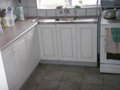 10/57 NORTHUMBERLAND ROAD Auburn NSW 2144 LOCK UP GARAGE Most Appealing Top Floor 2 Bedroom, only a short walk to train & shops. Large living area, Modern Kitchen, tiled Bathroom, Internal Laundry, Balcony, rented for $380.00 per week to excellent. Suit Wise Investor, First Time Offered General Features Property Type: House Bedrooms: 2 Bathrooms: 1 Outdoor Features Garage Spaces: 1 Balcony Other Features Internal Laundry, Close to shops, Close to transport