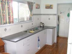 5 Cleary St Gatton QLD 4343 Position PLUS Price ... PLEASE!!! Let's
find central location ... check! How about great condition ... check!
Value for money ... check! Well that's 3 out of 3 so why not inspect
this property - perfect for first homeowners and investors. Boasting 3
bedrooms, good size living and the ultimate position, close to
everything - don't wait - call Matty K today! Property Snapshot Property Type: House Construction: Weatherboard Land Area: 615 m2 Features: Alarm Fenced Back Yard Fully Fenced Yard Landscaped Gardens Outdoor Living Storage