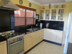 101 MATHIESON STREET BELLBIRD HEIGHTS NSW 2325 LOVE THE LOCATION, LIVE IN, INVEST - 3 good sized bedrooms - Open plan living area, A/C & natural gas - Stunning kitchen, granite bench top & freestanding gas oven - Very tidy bathroom with separate toilet - Great size block 980m2, native gardens, the perfect spot to relax, with mountain views - Fully paved driveway leading to huge garage + wash basin & toilet inside - Loads of potential for further renovations