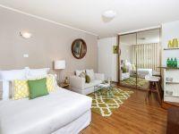 46/52 High St North Sydney NSW 2060 FIRST OPEN SATURDAY 6th September 10:30 - 11am
This lovely studio offers open plan, city style living in a convenient location.
Modern kitchen includes granite bench tops, dishwasher, gas cooking and plenty of cupboard space.
Easy care floorboards flow throughout the studio and large windows off
the living area provide plenty of sunlight. Includes mirrored built-ins
This unit is situated on the 5th floor of a secure building with lift access.
Only moments walk to North Sydney CBD, Kirribilli village, Milson's Point Station, and High Street Ferry. Minutes to City bus.
Covered balcony faces north with room for table and chairs.
OUTGOINGS:
Water $180pq Council $208pq Strata $679pq