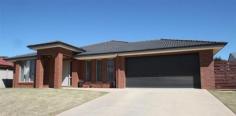 Cobram VIC 3644 Quality homes surround this 4 bedroom property and emphasise the
importance of buying well in such a sought after location. Priced to
sell these Sellers have priced their property in the market. Excellent
high sandy block of land, this home has quality features throughout, 2
living areas, 2 bathrooms, very open kitchen/dining & family room,
ducted heating/cooling. “Great Location, Great Price”. A must to see.