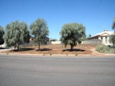 112 Indi Ave Red Cliffs VIC 3496 $75,000
LARGE BUILDING ALLOTMENT Land - Property ID: 451106 This approx 810sqm well located building allotment is ready and waiting for a new home. Situated close to the Red Cliffs Bowls Club and township within a short walk to shops, doctors, Post Office and other services. This would be ideal for retirees or a young family to build a lovely new home in amongst existing new homes. This lot is well priced and is large enough to consider townhouses, STCA. Click here for the Consumer Affairs Victoria Due Diligence Checklist for Home Buyers $75,000