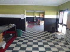 1/389 Wagga Road, Albury NSW 2640 Great Exposure
Open plan office/showroom/shop. Great exposure/high traffic/ next to
Smarts Cakes. Long or short term lease available. Approx 100 sqm space
available.