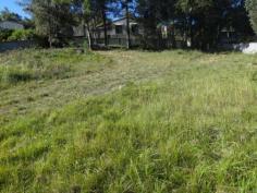 6 Dorchester Ct Terrigal NSW 2260 HIGHLY SOUGHT RARELY OFFERED
Are you tired of not being able to find your dream home in an ideal
location? Well why not build the home you have always wished for, in
this highly sought after area that is the Terrigal Estates .
1161m2 of gently sloping land opens up endless opportunities and
possibilities to build whatever you heart desires and create the
lifestyle you are looking for.
Fantastic outlook and located in a quiet cul-de-sac location, surrounded
by quality homes, and moments away from everything that draws people to
the Central Coast.
Property Snapshot
Type:
Residential Block
Area:
1,161 m 2