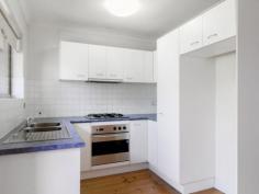 3/76 MONMOUTH ST Morningside Qld 4170 $350,000+ Entry level 2 bedroom unit in the heart of
Morningside. Ideal for the first home buyer or astute investor.
Positioned near the top of the hill to capture all breezes and situated
at back and end of complex for assured privacy.
Features Include:
2 bedrooms
Timber floors
Roomy Lounge
Private rear balcony
Remodelled kitchen
Walking distance to all bus services and Morningside railway station
Minutes to all Bulimba services
Large lock up garage
Good storage
Gas hot water and hot plates
Rangehood
First to see will buy. After 10 years occupancy the owner has moved and wants immediate sale!!