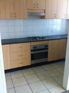 11/85 Broome St Maroubra NSW 2035 Located
within a security building this renovated unit features near new paint
and carpet throughout, 2 decent sized bedrooms (both with built in
robes), spacious lounge room, balcony with views out to Port Botany,
good bathroom and modern kitchen with gas cooking, lock up garage and an
internal laundry. Set in a peaceful location and with water views, this property is not to be missed!