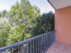 3/76 MONMOUTH ST Morningside Qld 4170 $350,000+ Entry level 2 bedroom unit in the heart of
Morningside. Ideal for the first home buyer or astute investor.
Positioned near the top of the hill to capture all breezes and situated
at back and end of complex for assured privacy.
Features Include:
2 bedrooms
Timber floors
Roomy Lounge
Private rear balcony
Remodelled kitchen
Walking distance to all bus services and Morningside railway station
Minutes to all Bulimba services
Large lock up garage
Good storage
Gas hot water and hot plates
Rangehood
First to see will buy. After 10 years occupancy the owner has moved and wants immediate sale!!