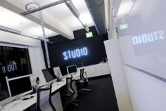 Level 1, Unit 06 13-15 Wentworth Avenue, Sydney Creative office space located in a boutique commercial building.
You Get!
- High Ceilings
- Great Natural Light
- Partitioned Boardrooms & Meeting Rooms
- Break Out Areas
- Open Plan Work Areas
- Open Plan Entertaining Kitchen
- Exposed Air-conditioning
- Security Building
- Security Parking Available at Additional Rate
This space is ideal for any creative industry.
Located close to Oxford Street, Surry Hills, Darlinghurst, the Downing Center and the CBD.