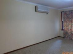 1/929 Fairview Drive Lavington NSW 2641 Fantastic 2 bedroom unit with built in
robes in a quiet court location. Reverse cycle A/C, open plan living,
electric cooking and a single carport. This unit will not last being
$145 per week!! Read more at http://albury.ljhooker.com.au/1DYGNR#EoeGlEH3yBosssIu.99