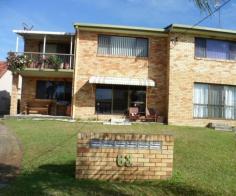 5/63 Neerim Drive Mooloolaba Qld 4557 $305,000 The address says it all close to everything, yet private. This two
bedroom unit, private because it is over the garages in a small complex
of 5, has features such as renovated kitchen with island bar, separate
laundry area and lockup garage. Close to shops and transport, as well as
the Mooloolah River, there is little to spend except for your touches.
With a long balcony for outdoor living, walk to everything, privacy this
little gem won't last.