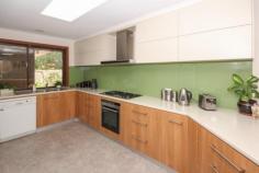 68 Carruthers Dr Modbury North SA 5092 $460,000-$480,000
What a magnificent home boasting 4-5
bedrooms, stunning new kitchen equipped with State 'O' Art appliances,
gorgeous lounge/dine, 2 sparkling bathrooms, tailor made window
treatments and high quality floor coverings throughout. Plus a fabulous
outdoor entertaining area and enough parking for cars, boats and
caravans on this 812sqm corner block home.