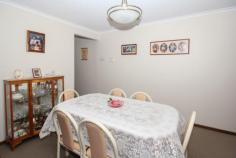 68 Carruthers Dr Modbury North SA 5092 $460,000-$480,000
What a magnificent home boasting 4-5
bedrooms, stunning new kitchen equipped with State 'O' Art appliances,
gorgeous lounge/dine, 2 sparkling bathrooms, tailor made window
treatments and high quality floor coverings throughout. Plus a fabulous
outdoor entertaining area and enough parking for cars, boats and
caravans on this 812sqm corner block home.