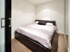 Melbourne VIC, 3000 This two bedroom, modern apartment in quiet position off Little Collins Street in Melbourne's inner city. Very close to transport, shopping and cafes. Comprising entry with open plan kitchen to lounge room, sliding door leading to outdoor balcony, bedroom, central bathroom with laundry facilities. Excellent rooftop entertaining area, with panoramic views of city and skyline. This is a great investment or first home, don't miss this great opportunity. - See more at: http://www.professionals.com.au/real-estate/property/745429/for-sale/house/vic/melbourne-3000/#sthash.GW6eTEbC.dpuf