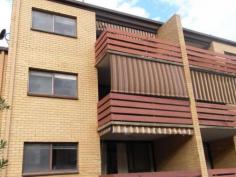 41/429 McDonald Road Lavington NSW 2641 TIDY 2 BEDROOM UNIT
Close to schools, parks and within walking distance to the Lavington Shopping centre, you could even say goodbye to the car.
Consisting of two bedrooms for the price of one, a good sized open plan
living area with adjoining functional kitchen and your very own private
balcony to lap up the sun. Phone to arrange your inspection today, you
will be pleasantly surprised!